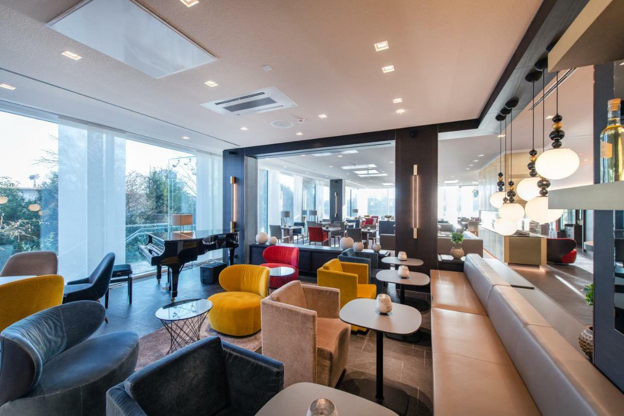 מלון קובלנץ Faehrhaus Koblenz מראה חיצוני תמונה The lounge at London Heathrow Airport